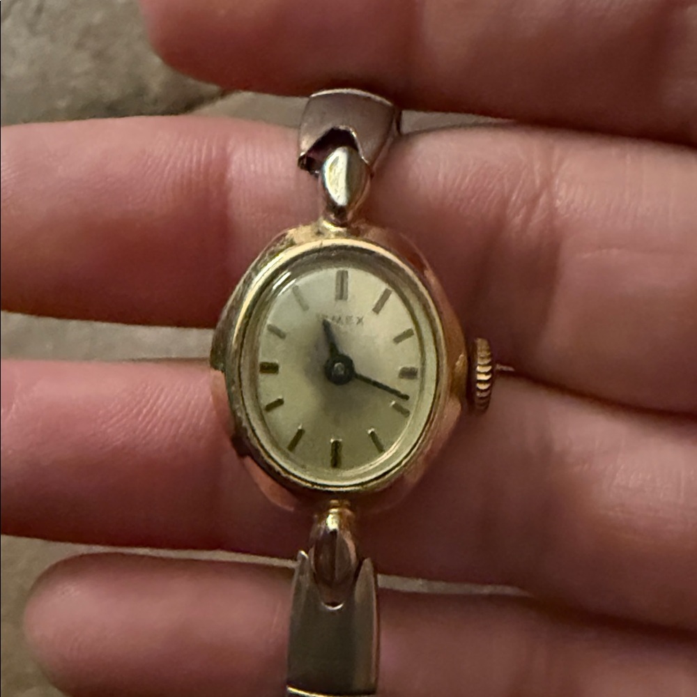 Vintage Gold-Tone Women's Bracelet Watch with Cream Dial